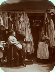 Der Altkleiderladen, Seven Dials, aus 